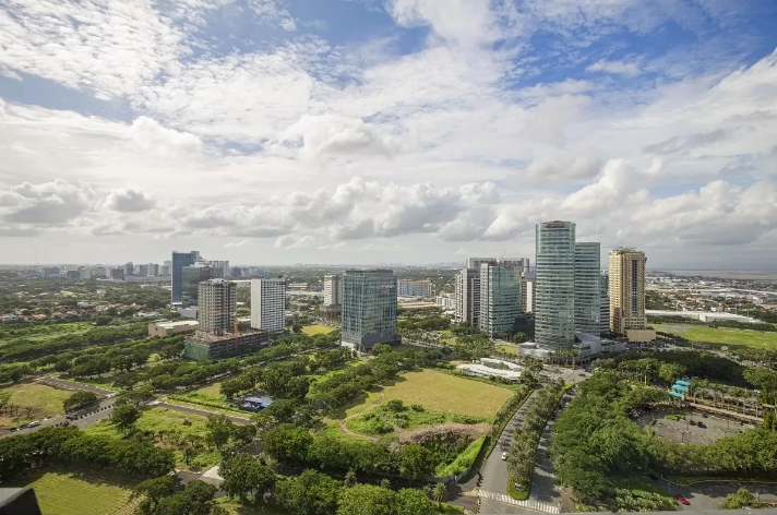 Luxury condo Alabang located in Filinvest City, close to offices, retail hubs, and lifestyle destinations.