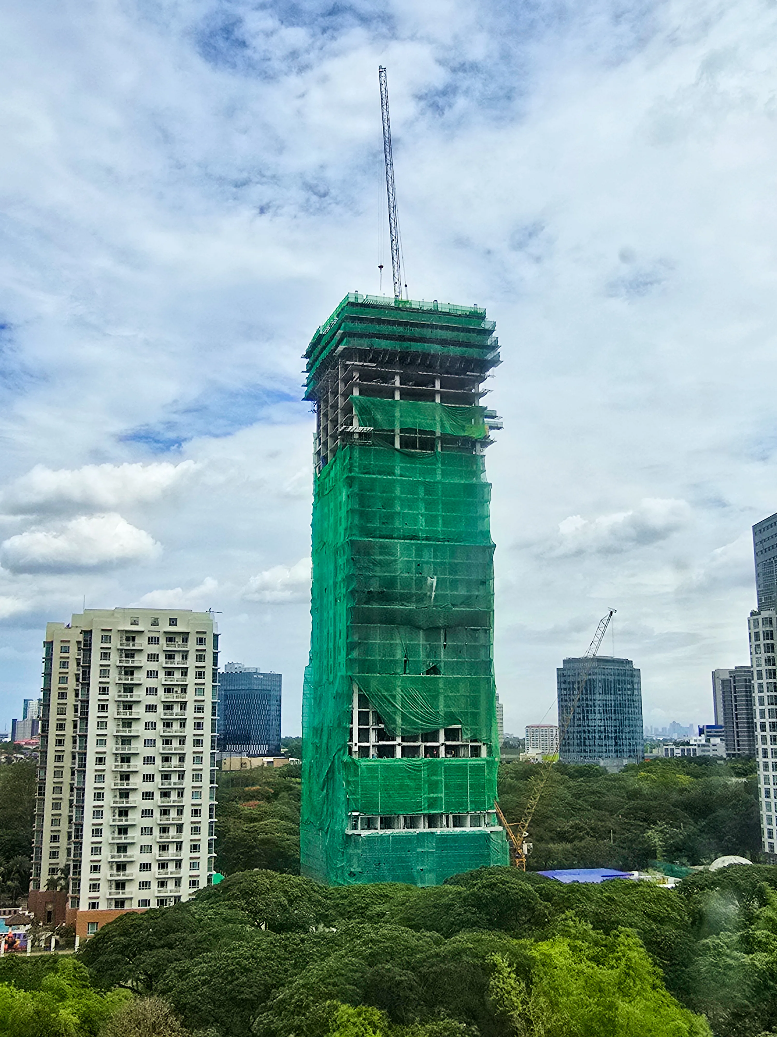 1001 Parkway Residences continues its steady ascent, now reaching its 38th floor.